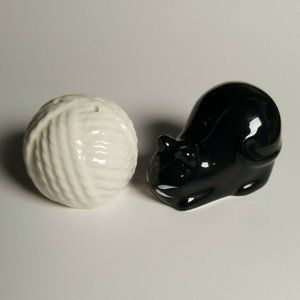 Black Ceramic Kitty Cat White Yarn Ball Salt And Pepper Shakers